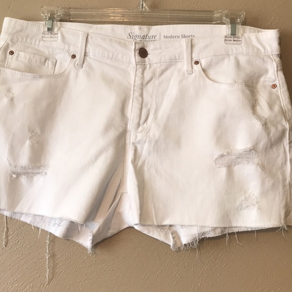 Levi’s white ripped shorts size 16/33 Cotton - Picture 2 of 4